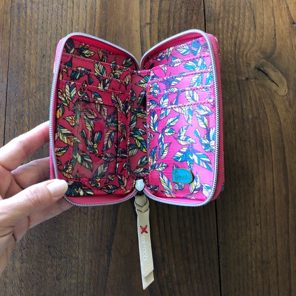 NEW Sakroots Wallet with Wrist Starp - Picture 6 of 8